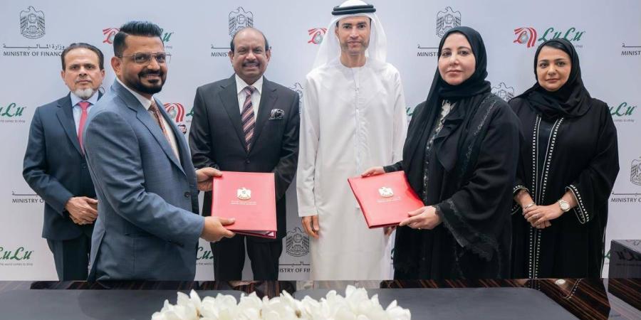 «المالية»
      توقع
      اتفاقية
      استراتيجية
      مع
      «لولو
      هايبرماركت»
